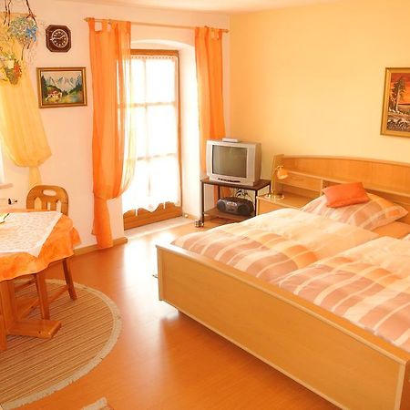 Haus Am Waldrand - Ferienwohnung Augustin กราเฟอเนา ภายนอก รูปภาพ