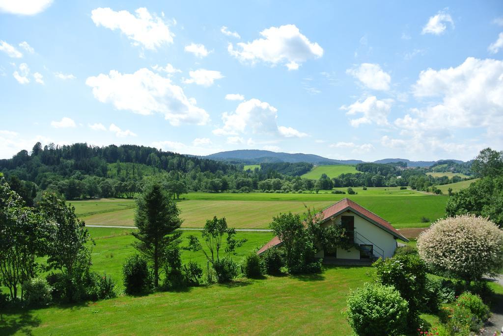 Haus Am Waldrand - Ferienwohnung Augustin กราเฟอเนา ภายนอก รูปภาพ