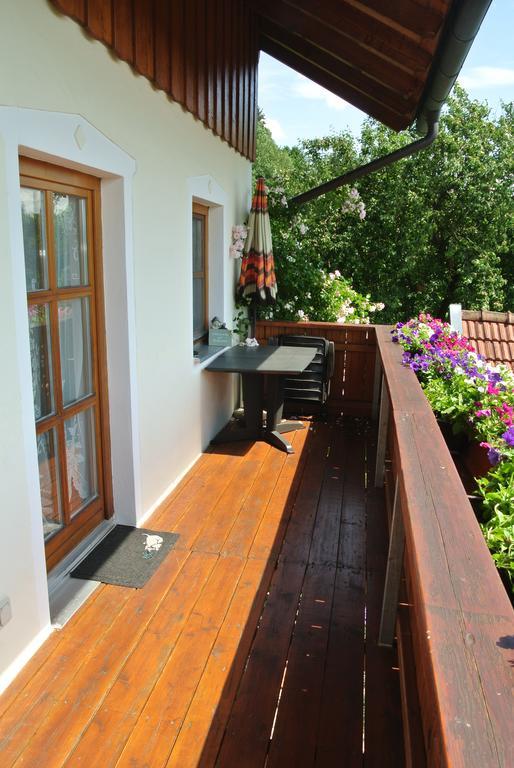 Haus Am Waldrand - Ferienwohnung Augustin กราเฟอเนา ภายนอก รูปภาพ