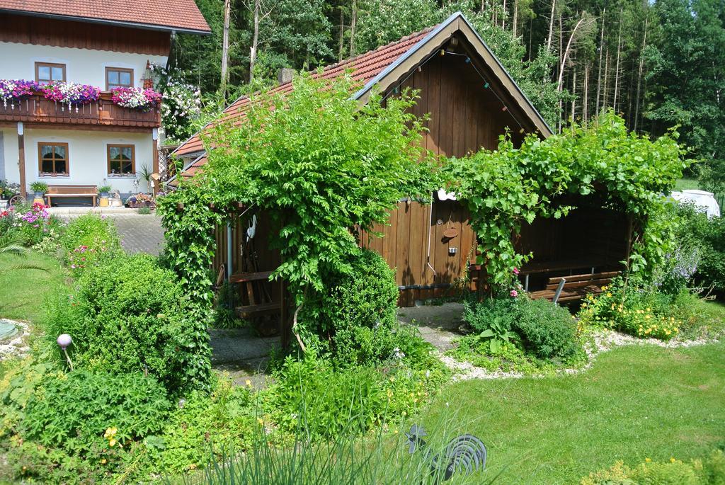 Haus Am Waldrand - Ferienwohnung Augustin กราเฟอเนา ภายนอก รูปภาพ
